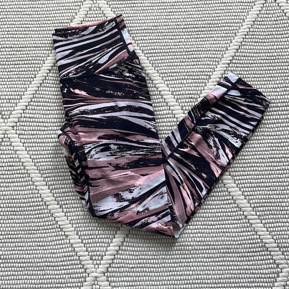 Lululemon size 6 leggings